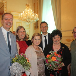 Alfred Trendl, Rosina Baumgartner, Peter Mender und Eveline Kölbl (GF FV Steiermark), Sissi Potzinger und die aktuelle Vorsitzende des steirischen Verbandes Cornelia Pernkopf